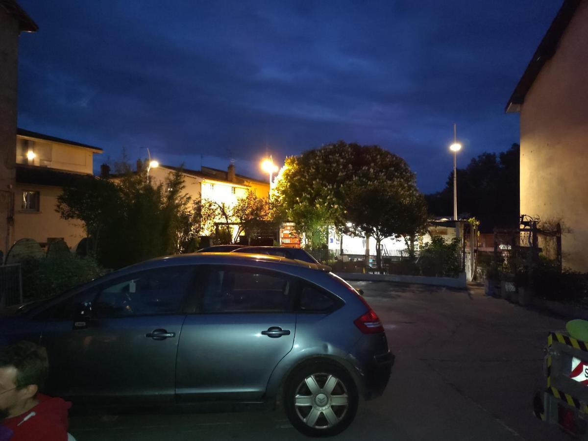 Houlala - Relais D'Etape - Chambres D'Hotes Pont-Eveque Bagian luar foto