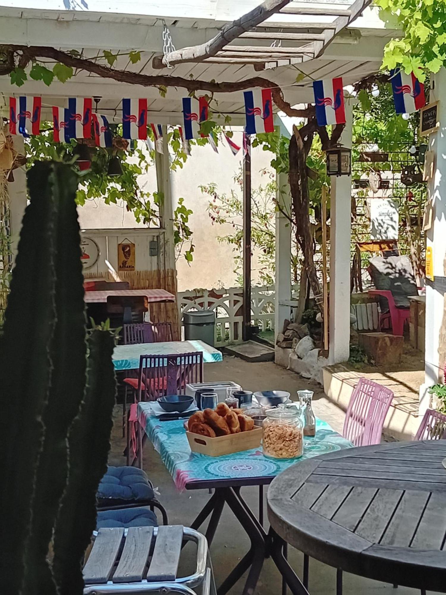 Houlala - Relais D'Etape - Chambres D'Hotes Pont-Eveque Bagian luar foto